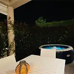 ヴィラ La Collina Di Montegrappa - With Heated Private Pool - With Shared Pool トゥーリエ