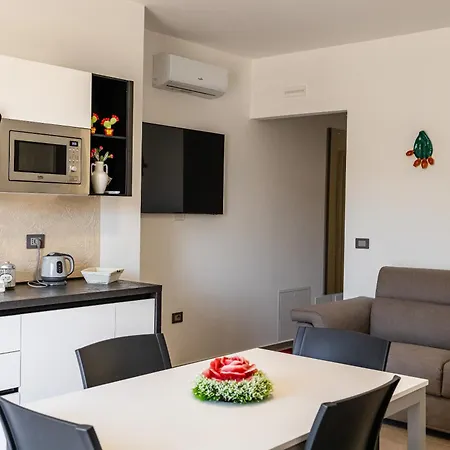 La Collina Di Montegrappa - With Heated Private Pool - With Shared Pool מלון דירות טוליה