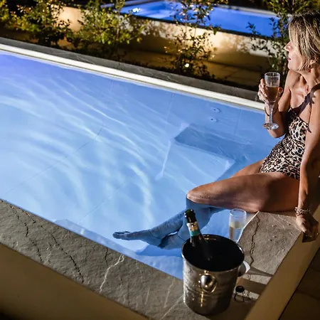 La Collina Di Montegrappa - With Heated Private Pool - With Shared Pool 아파트호텔 툴리에