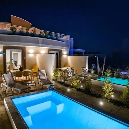 La Collina Di Montegrappa: With Private And Shared Pools *
